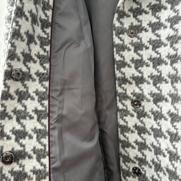 Catherine’s 3X Houndstooth Lined Winter Coat - Picture 5 of 5